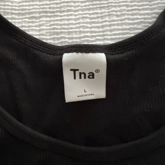 Aritzia TNA Black Ribbed Tank Top Size Large - Picture 3 of 4